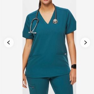 Figs-Casma -Three- pocket scrub top- Caribbean blue